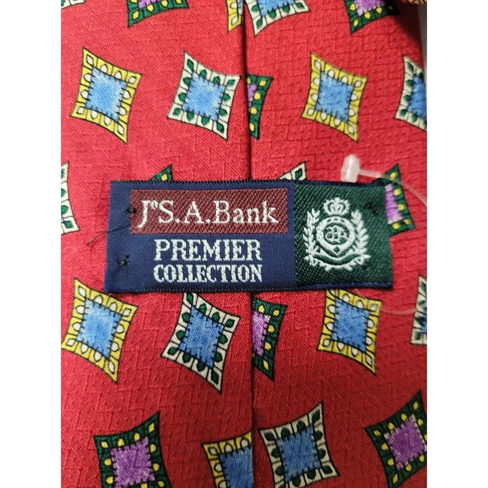 Jos A Bank Premier Collection Red Silk Geometric Men's Necktie‎ Hand sewn